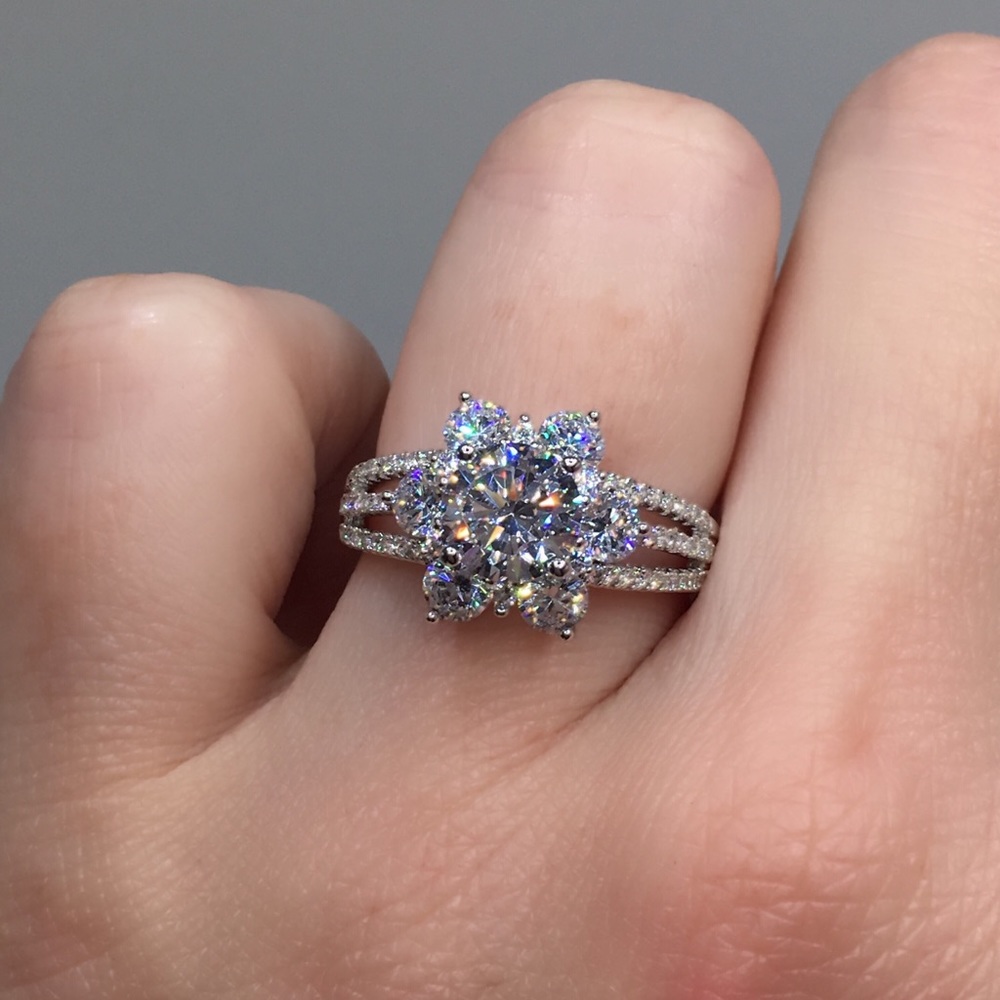 18k white gold diamond halo engagement bridal ring - Picture 5 of 8